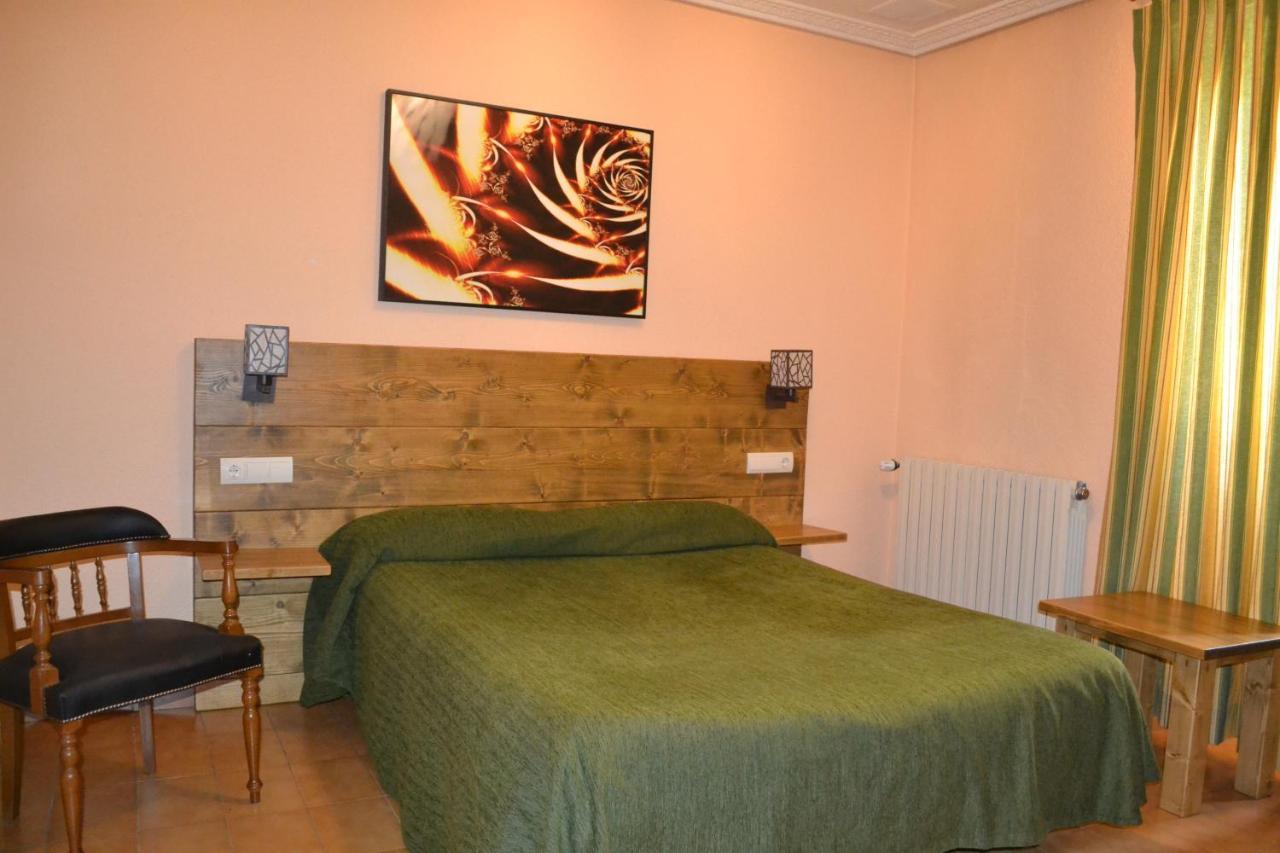 Hostal Aribel Longinos Cercedilla Eksteriør billede
