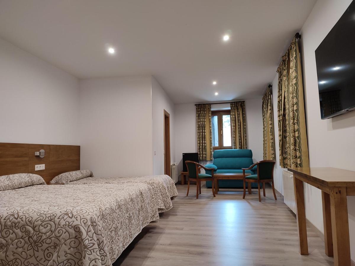 Hostal Aribel Longinos Cercedilla Eksteriør billede