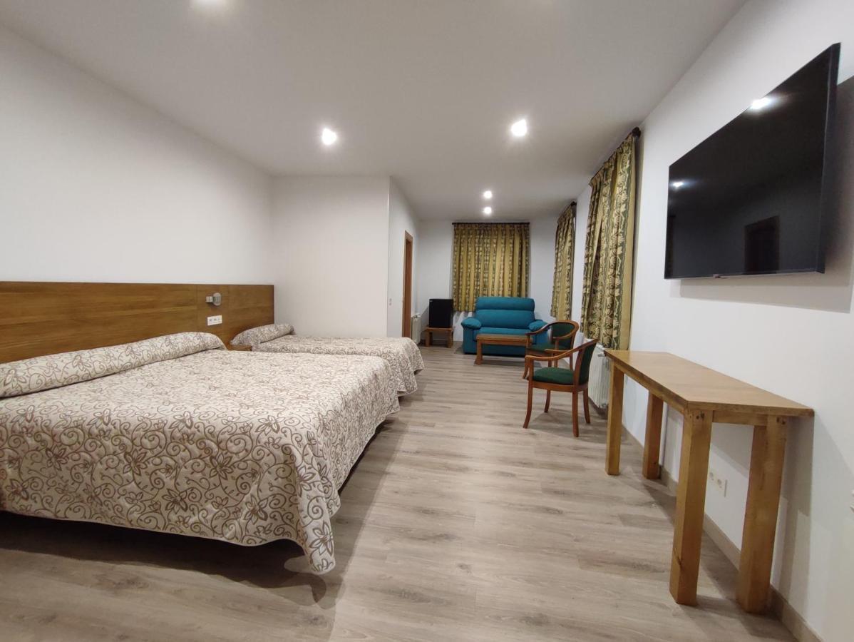 Hostal Aribel Longinos Cercedilla Eksteriør billede