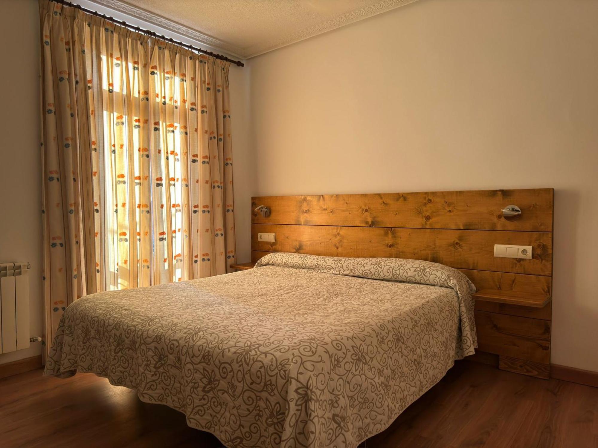 Hostal Aribel Longinos Cercedilla Eksteriør billede