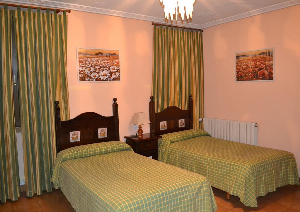 Hostal Aribel Longinos Cercedilla Eksteriør billede