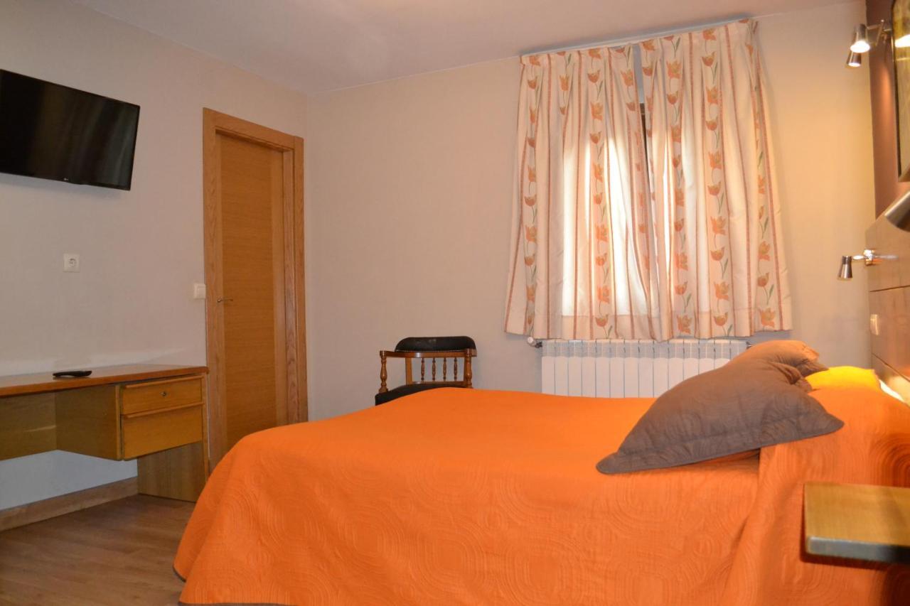 Hostal Aribel Longinos Cercedilla Eksteriør billede