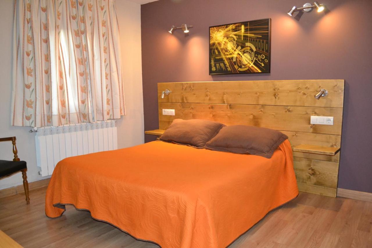Hostal Aribel Longinos Cercedilla Eksteriør billede